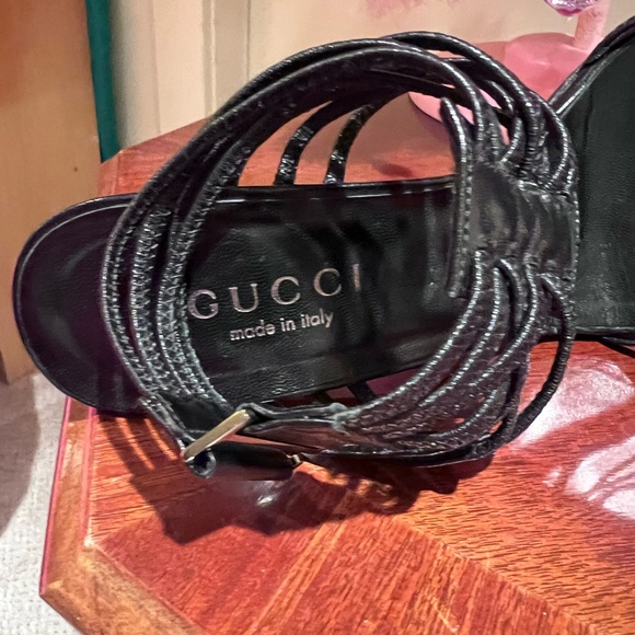 Gucci Vintage Black Strappy Heels with Glossy Finish - Picture 2 of 5